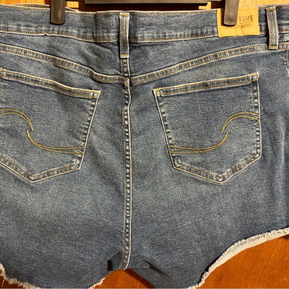 Lot of 4 Pairs of Women’s Denim Shorts Size 20 - Picture 2 of 15